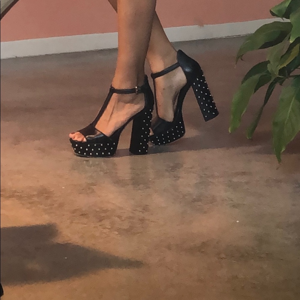 Studded platform - Picture 3 of 3